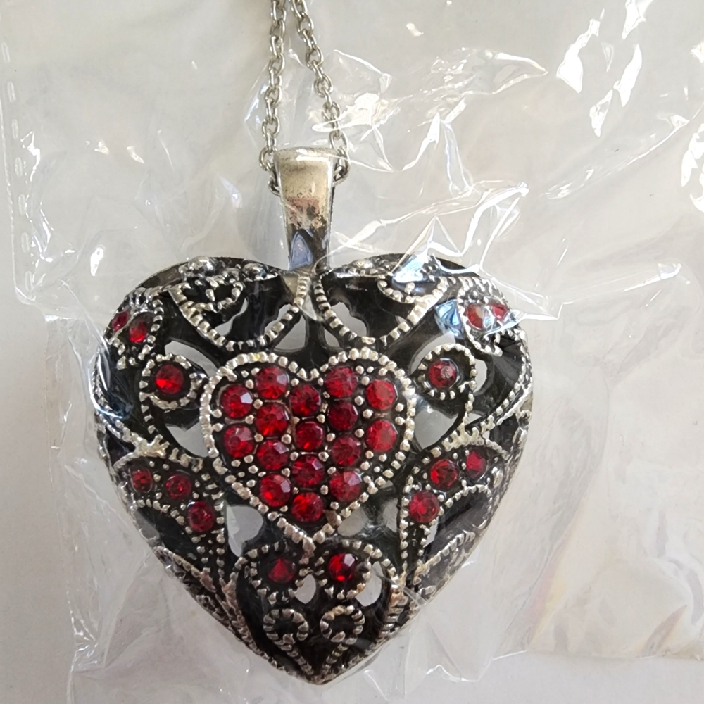 Red Heart Neclace Set